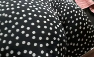 Esposa molhada no banheiro