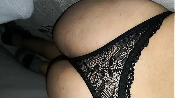 Gravando a esposa so de calcinha entalada no rabão
